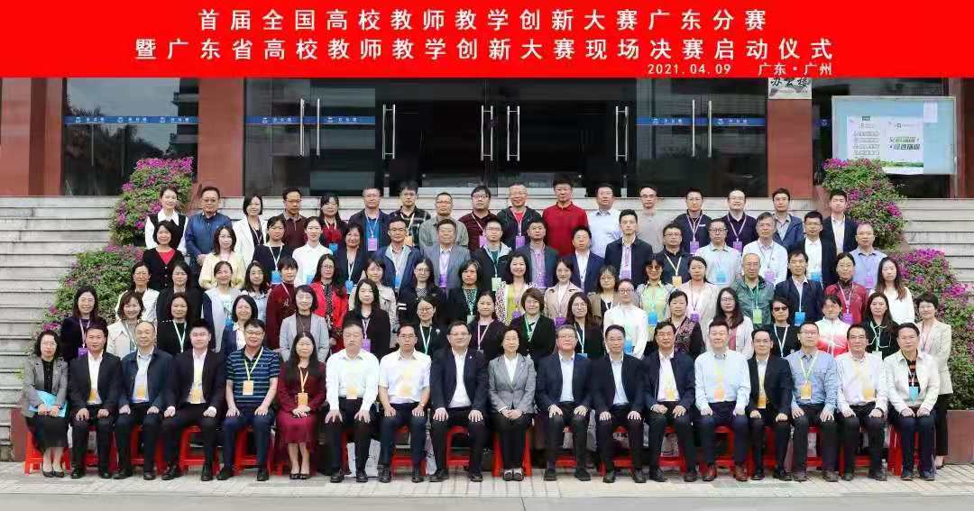 决赛前合影留念(王树春为最后排左7)jpg